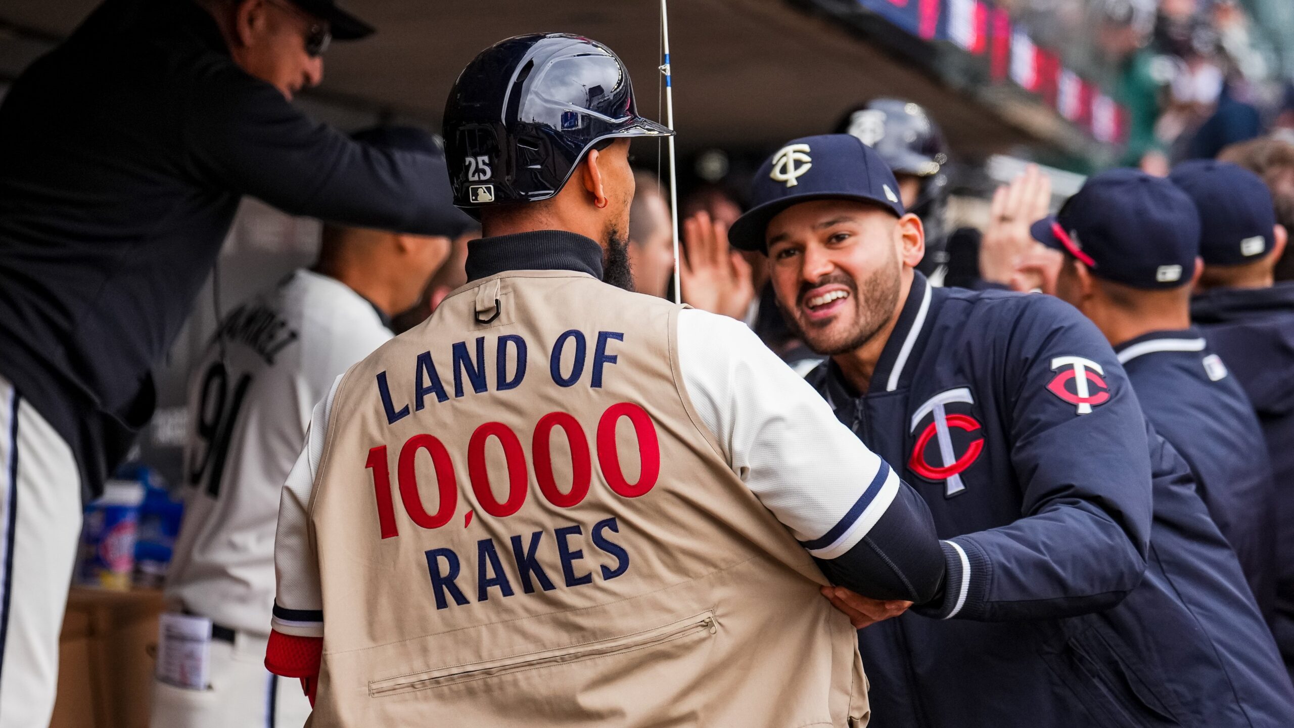 Twins, Byron Buxton unveil 'Land of 10,000 Rakes' vest in win over