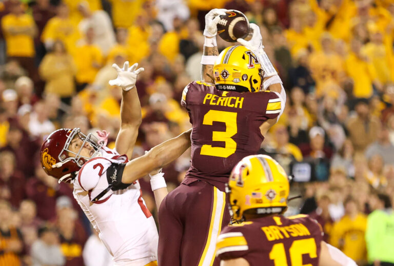 NCAA Football: Southern California at Minnesota Gophers