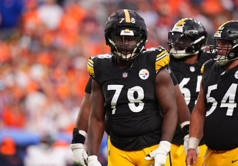 Pittsburgh Steelers guard James Daniels is an option for the Vikings in free agency